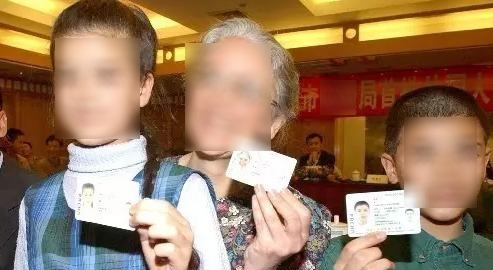 在华外国人新“身份证”启用,可用身份证阅读器核验 在华外国人新“身份证”启用,可用身份证阅读器核验